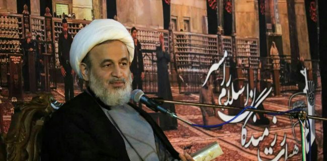 سیاستمدارانی که مردم را به سمت هرزگی سوق می دهند خائن به ملت هستند