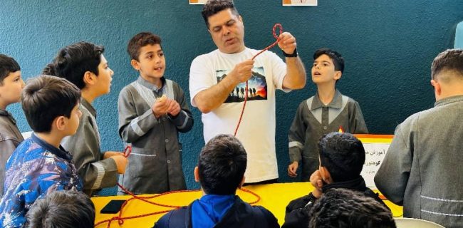 کارگاه آموزشی مبانی مقدماتی و آشنایی با تجهیزات کوهنوردی برای دانش آموزان در بندر انزلی برگزار شد