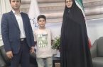 تجلیل مدیرکل آموزش و پرورش استان گیلان از آرمان جعفرنیا،در پویش ایمنی در جنگ از مدرسه غیرانتفاعی  دانشمند بندرانزلی