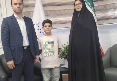 تجلیل مدیرکل آموزش و پرورش استان گیلان از آرمان جعفرنیا،در پویش ایمنی در جنگ از مدرسه غیرانتفاعی دانشمند بندرانزلی تجلیل مدیرکل آموزش و پرورش استان گیلان از آرمان جعفرنیا،در پویش ایمنی در جنگ از مدرسه غیرانتفاعی دانشمند بندرانزلی