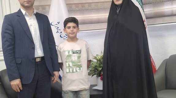 تجلیل مدیرکل آموزش و پرورش استان گیلان از آرمان جعفرنیا،در پویش ایمنی در جنگ از مدرسه غیرانتفاعی دانشمند بندرانزلی تجلیل مدیرکل آموزش و پرورش استان گیلان از آرمان جعفرنیا،در پویش ایمنی در جنگ از مدرسه غیرانتفاعی دانشمند بندرانزلی